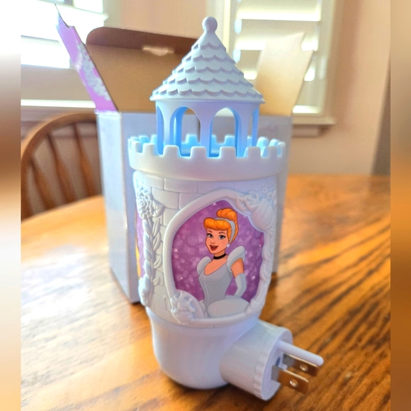 👀50% OFF👃🔌👑 NWT‼️ Scentsy "Disney Princesses" Wall Fan Diffuser - Picture 10 of 15